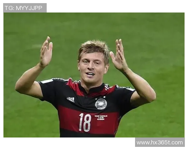 克罗斯:从中场指挥官到足球传奇的华丽蜕变之路